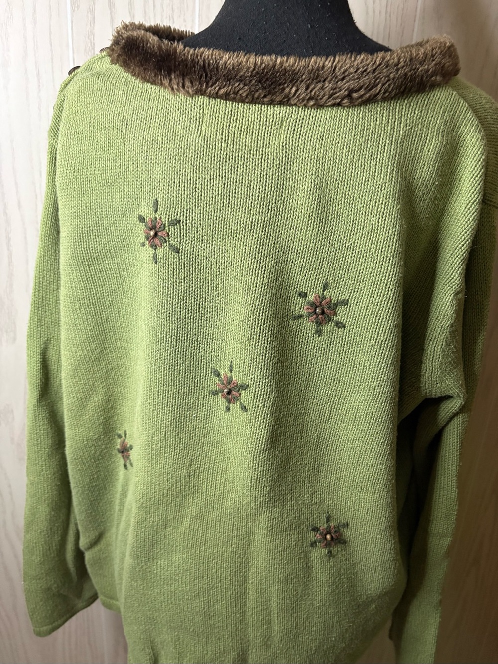 Vintage 90’s Mandalay Bay Green Old Fashioned Santa Sweater Embellished Faux Fur - Picture 8 of 10